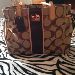 Coach bag, 💯 authentic.Still in good condition.