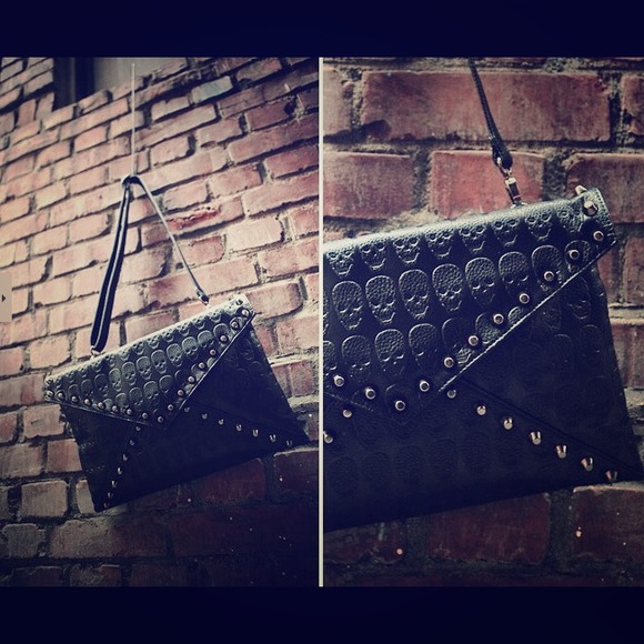 Clutches & Wallets - ⚠HOLD TIL 8/28⚠Studded Skull Clutch 🍂