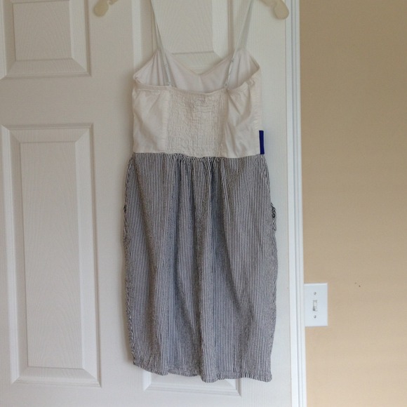 Dress - Picture 3 of 3