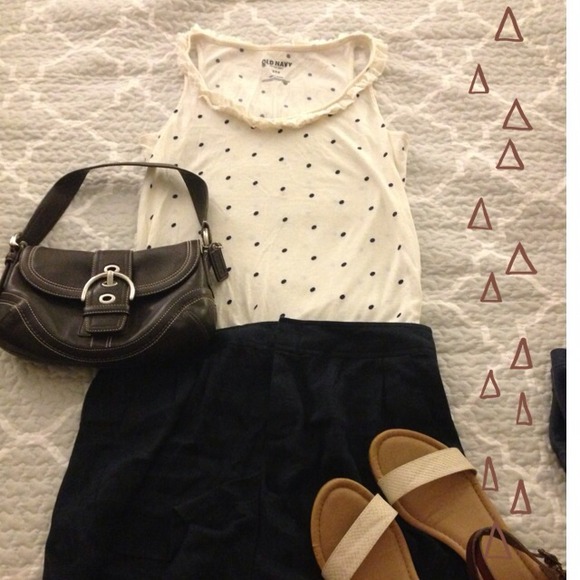 ⭕Sold⭕Navy blue polka dotted tank