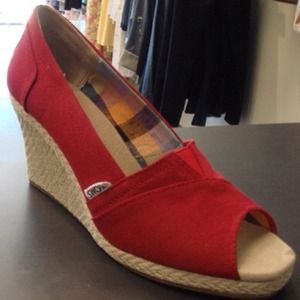 Red Wedged TOMS