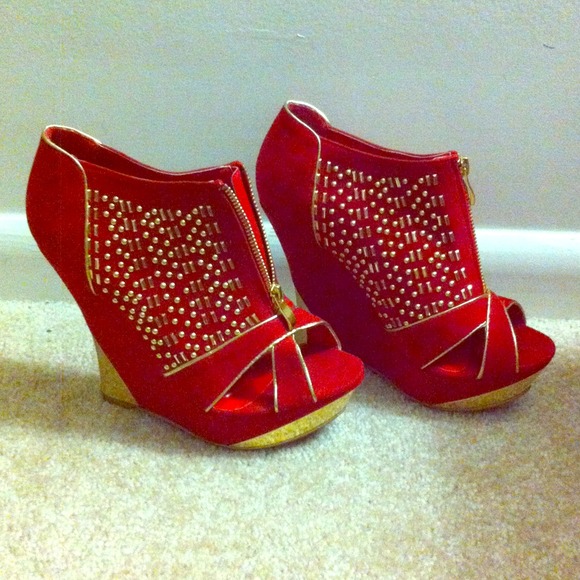 ❌❌SOLD❌❌Red Wedges - Picture 1 of 3