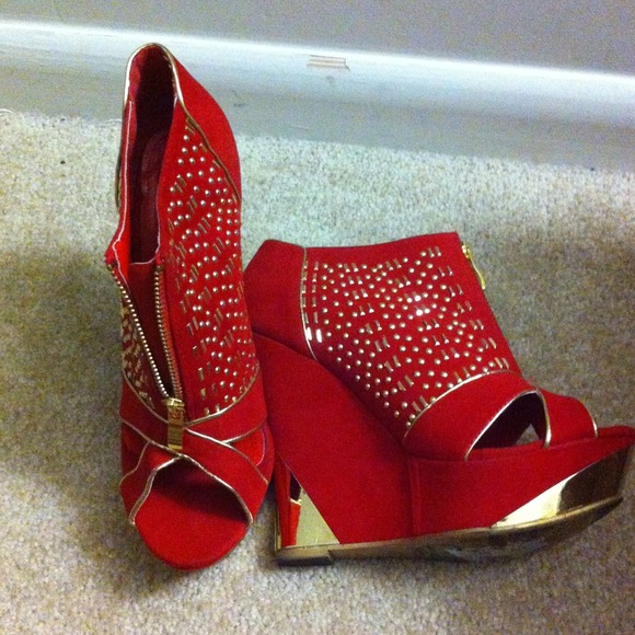 ❌❌SOLD❌❌Red Wedges - Picture 3 of 3
