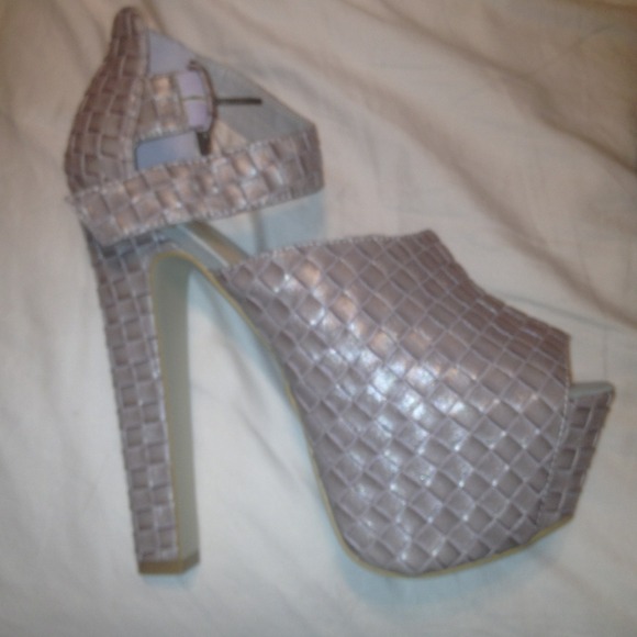 Beautiful Lilac Platform Heels