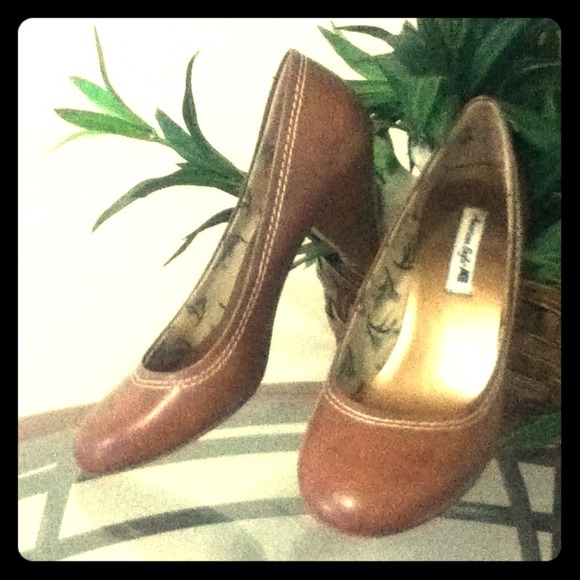 NEW Low Cone Heel Tan Leather Pumps
