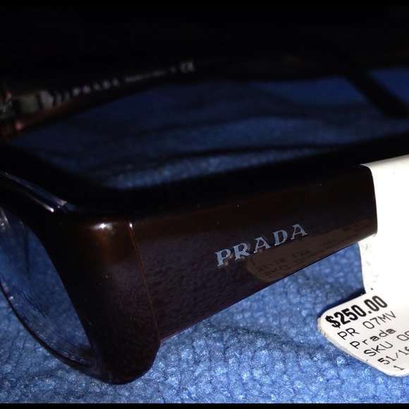 🚨SOLD🚨Prada - Picture 2 of 4