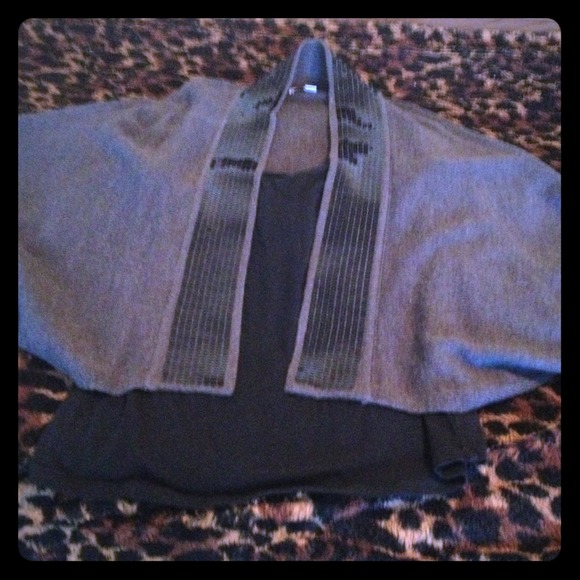 ❌HOLD❌Adorable fancy sequined shrug sweater!