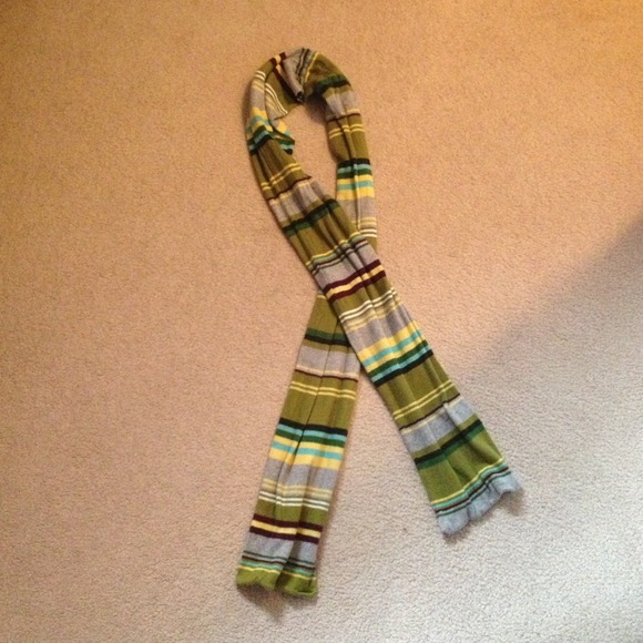 **SOLD!**Light knit scarf