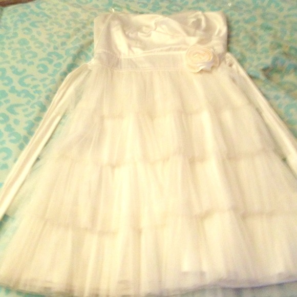 Mini white dress with flower