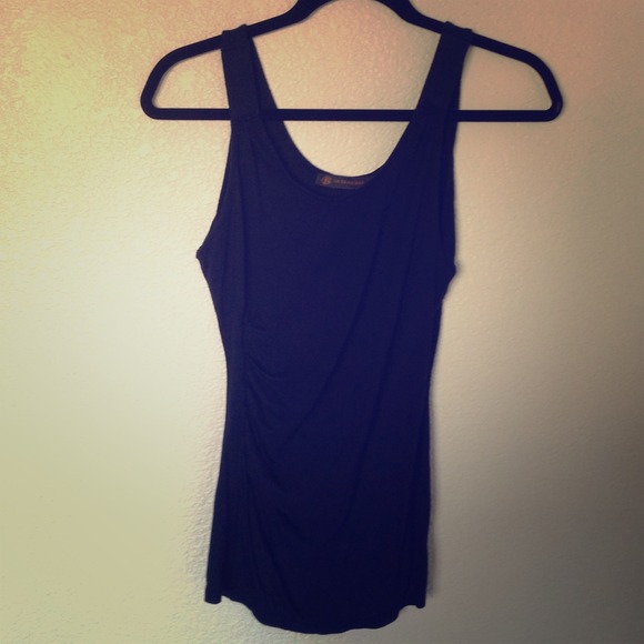 Navy tanktop that gathers at the sides