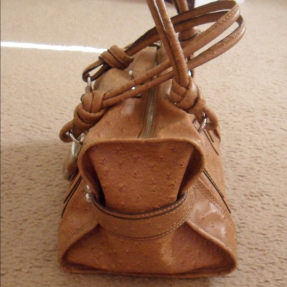 🚫SOLD🚫Guess ostrich brown padlock bag - Picture 2 of 4
