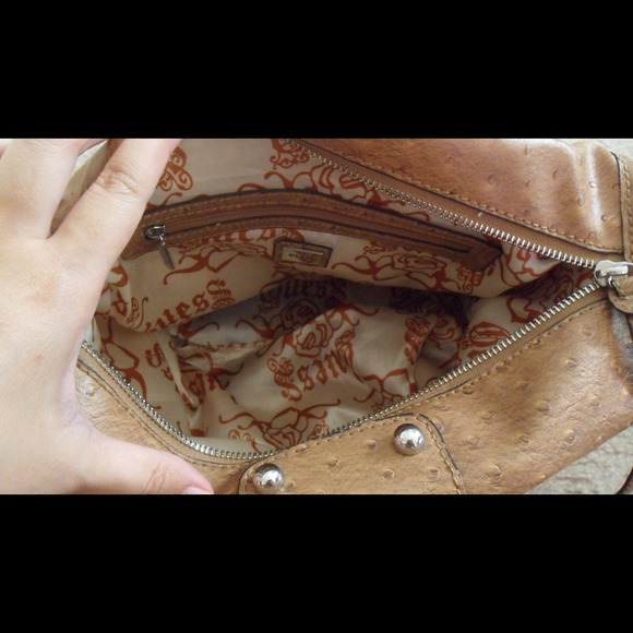 🚫SOLD🚫Guess ostrich brown padlock bag - Picture 3 of 4