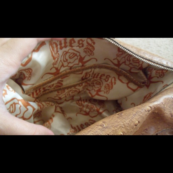 🚫SOLD🚫Guess ostrich brown padlock bag - Picture 4 of 4