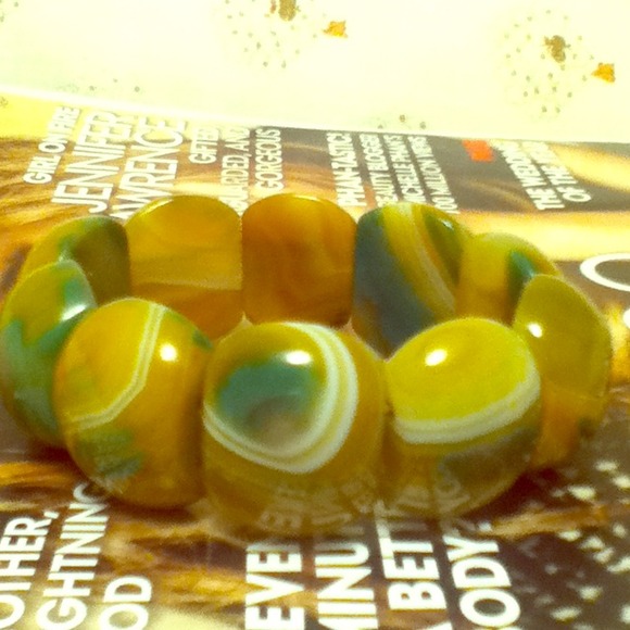 Traded Agate bracelet with green yellows and cream