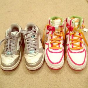 Bundle of 2 pairs of Nike sneakers.