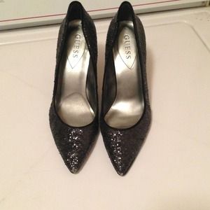 Black pointed toe Guess high heels