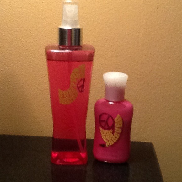 SweetPea Forever 2 lotions and perfume
