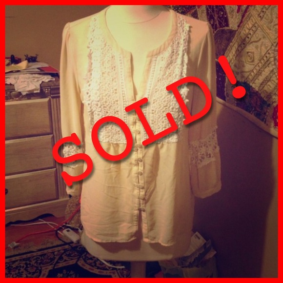 🚫SOLD🚫 Cream Chiffon and Lace Top