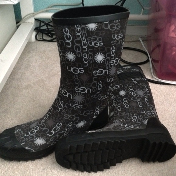 Uggs Rain Boots ( final price)