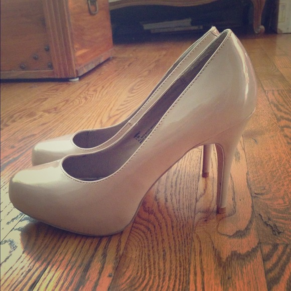 Nude heels size 8.5