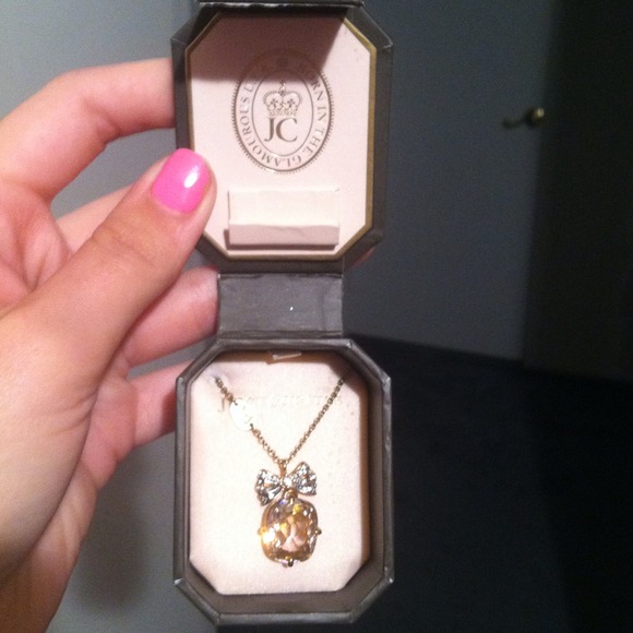 💕Juicy Couture Gold Bow Necklace💕