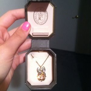 💕Juicy Couture Gold Bow Necklace💕