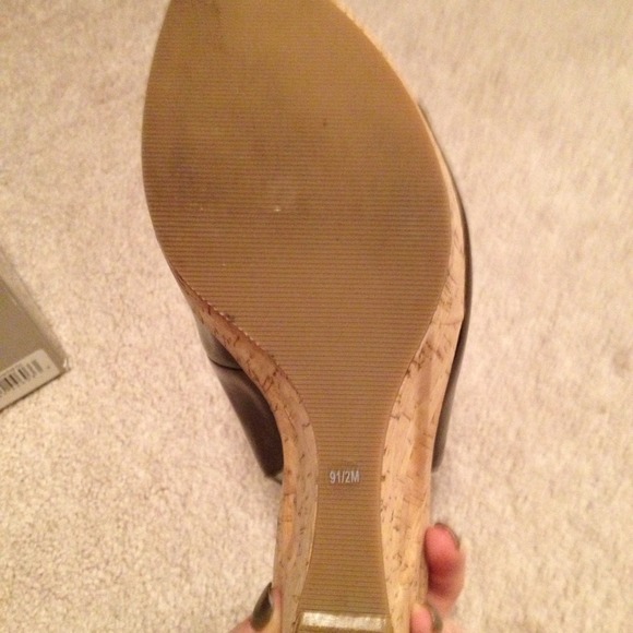 Chocolate patent leather wedges! - Picture 3 of 3