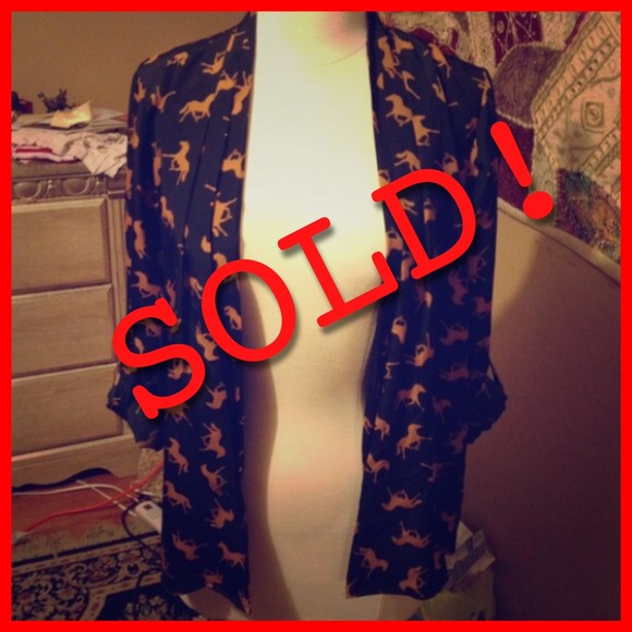 🚫SOLD🚫 🎉Host Pick🎉Horse printed silk blazer