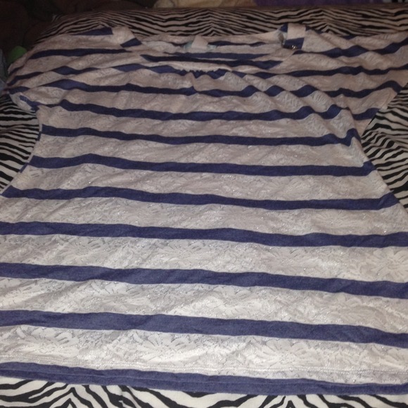 Striped lace tee!