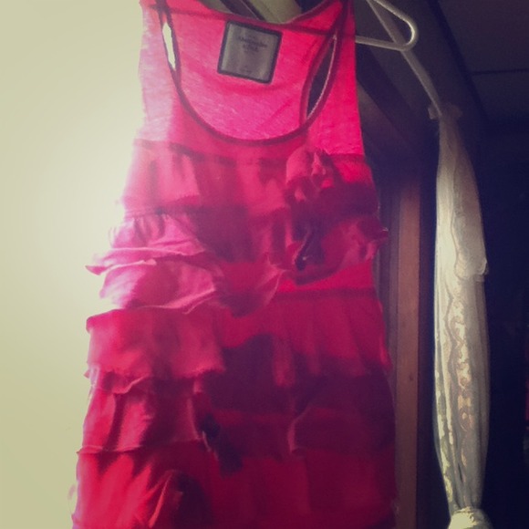 Frilly pink a&f tank