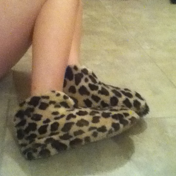 Leopard Slippers - Picture 3 of 3