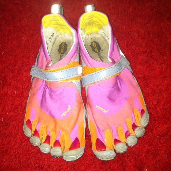 Vibram toe shoes size 39