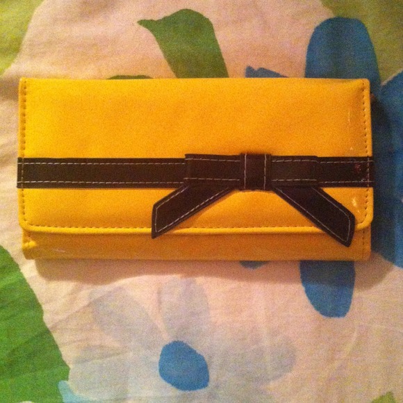 Yellow clutch