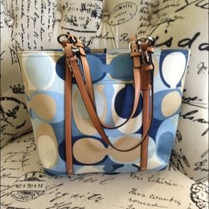 Coach purse very lightly used