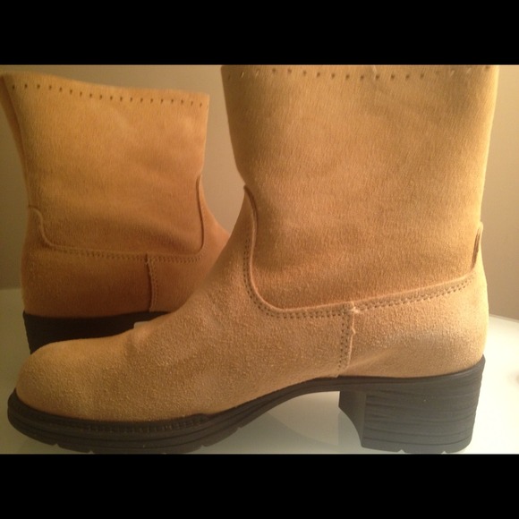 Ankle boot in the color "Sand". Never worn. Suede. - Picture 3 of 4