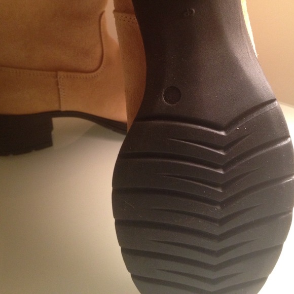 Ankle boot in the color "Sand". Never worn. Suede. - Picture 4 of 4
