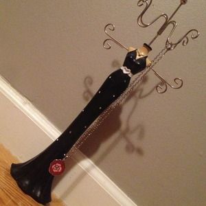 Flower necklace & jewelry stand