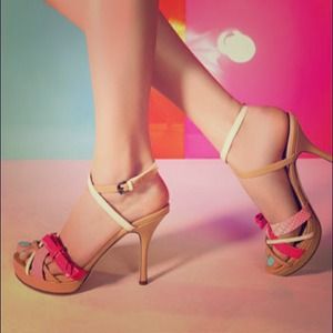 ⬇ Vera Wang Qatara Pink Tan Strappy Peep Toe Heel