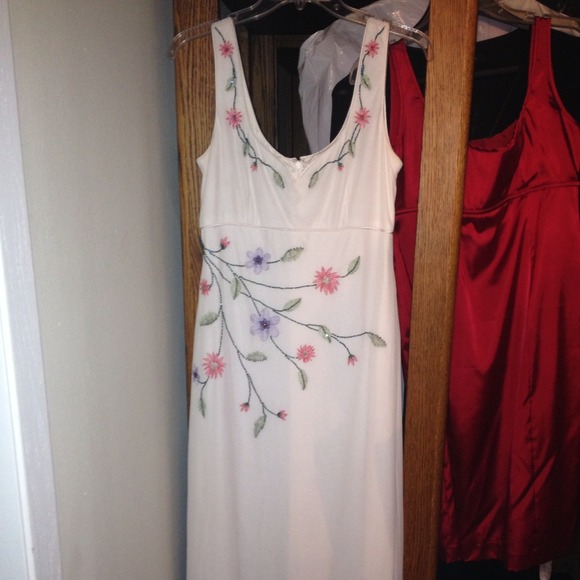 Willing to trade-Papell Boutique long white dress