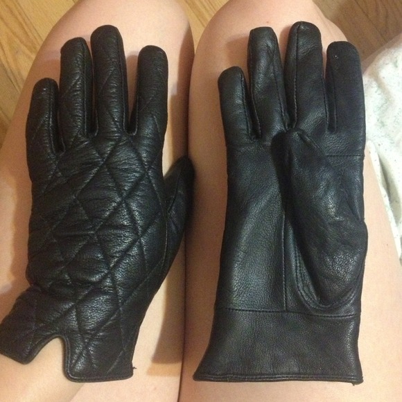 HOST PICK!! Genuine leather gloves