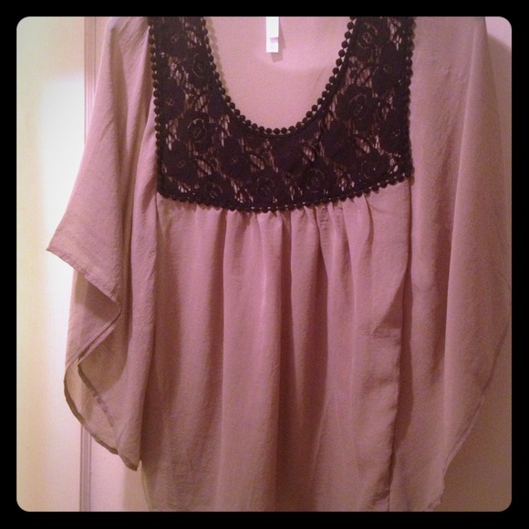 ❌SOLD❌ Tan and black embroidered flow-y top. - Picture 1 of 3