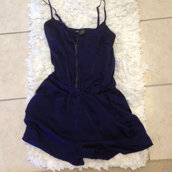 Wet seal romper m