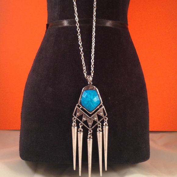 Jewelry - Spike tribal long necklace
