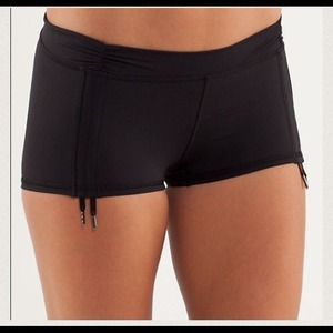 Looking for lululemon SOME LIKE IT HOT