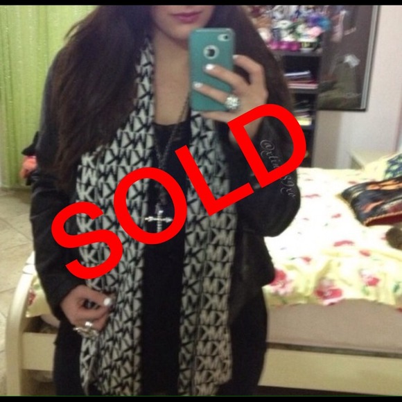 ❌SOLD❌MK scarf✨💋🌟