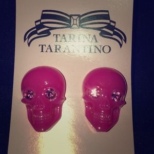 ✂️✂️Tarina Tarantino pink Ionic Skull earrings!!