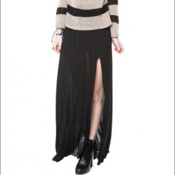 ❌📦 SOLD -- Brandy Melville Guiliana Slit Skirt