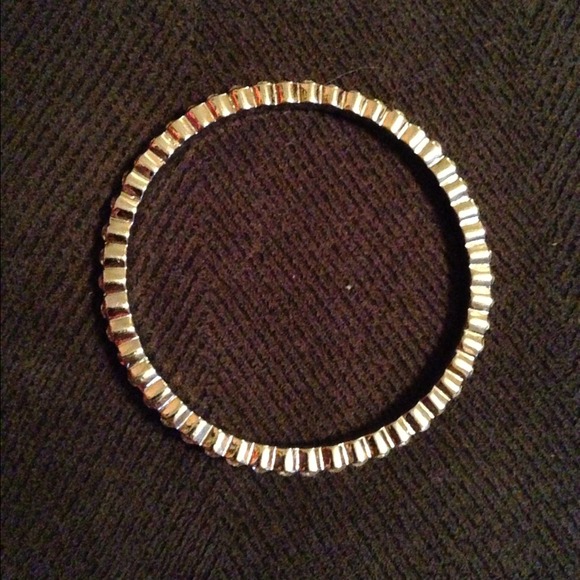 Beautiful Custom Jewelry Bangle - Picture 3 of 4