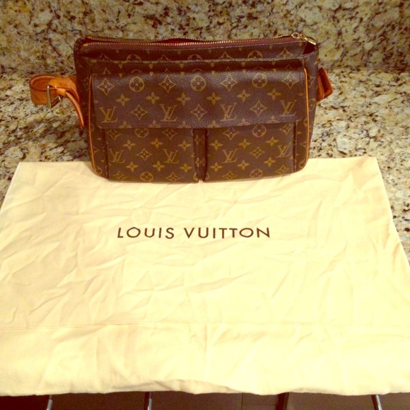 Louis Vuitton Medium size bag