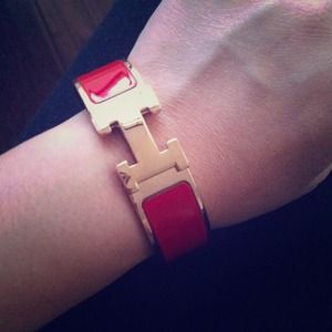 H bracelet in red and Rose gold!